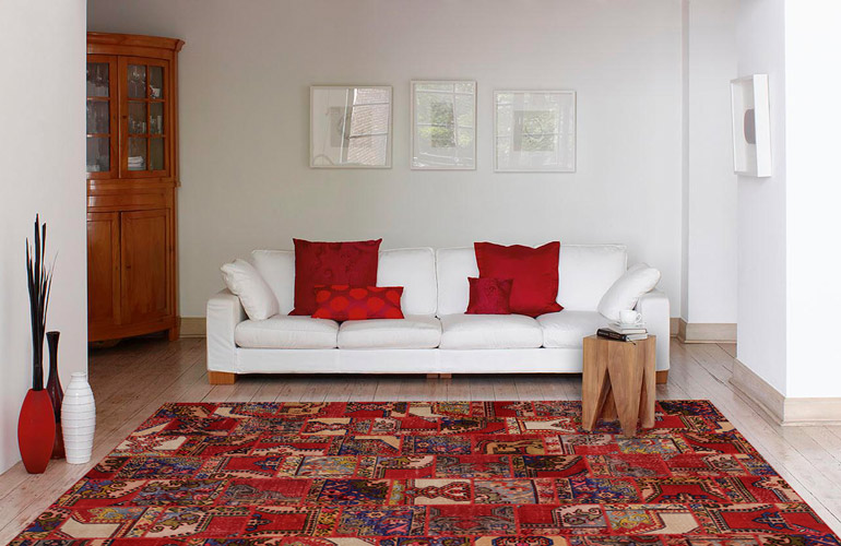Красный ковёр в интерьере Antik Patchwork 899-Natural