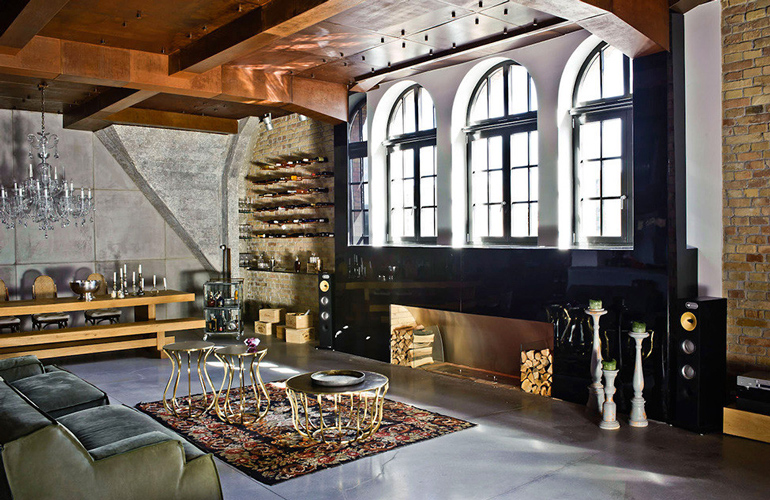 Ковер ручной работы в интерьере лофт Amikovry_Kovry-Loft-3-W.jpg