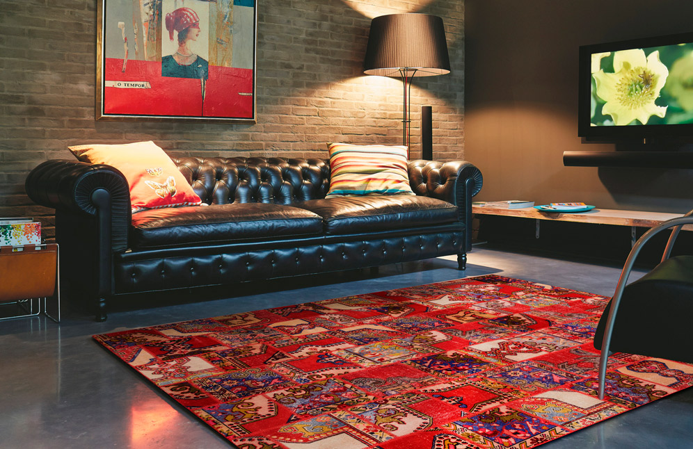 Красный шерстяной ковёр в интерьере Antik Patchwork 899-Natural