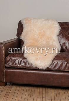 новозеландская овчина персик светлый 50х170 в интерьере