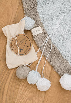 фрагмент ковра Lorena Canals Cotton Pom-poms Blue