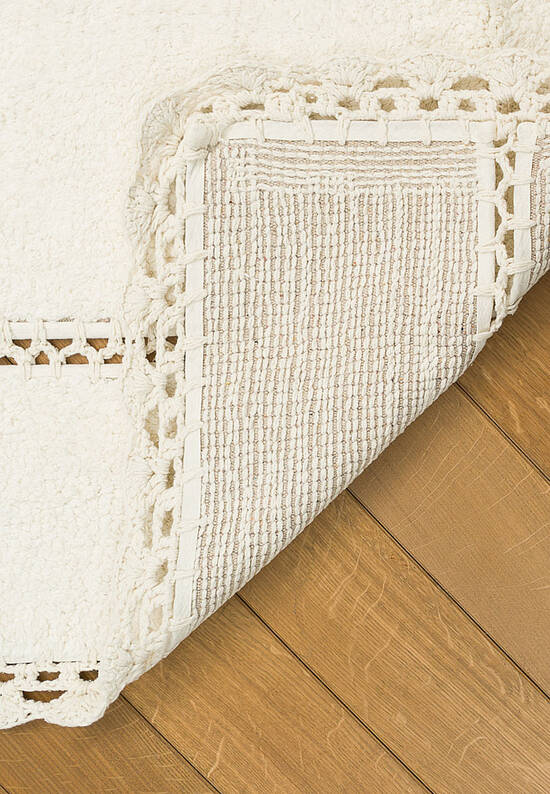 Белый комплект ковриков для ванной Lorinda-Cream