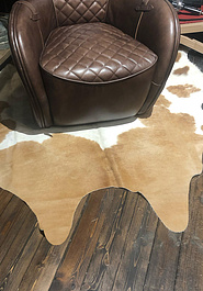 натуральная шкура коровы в интерьере Коричнево-белая 1325 discount