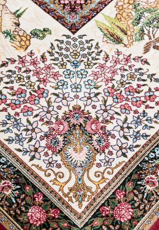 Иранский классический ковер Shekargah-Modern Red