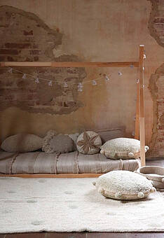 ковер в интерьере Lorena Canals Cotton Hippie Polka Dots Vintage Olive C-HIDO-OLV