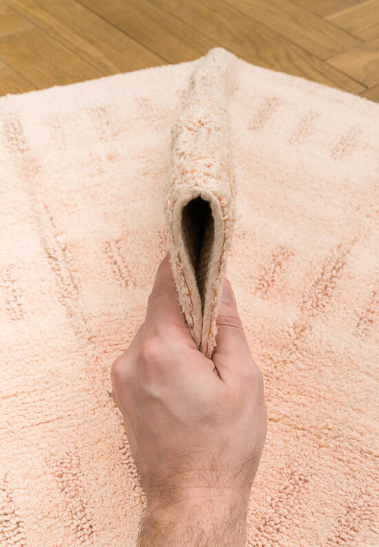 Розовый коврик для ванной  Togo-Salmon