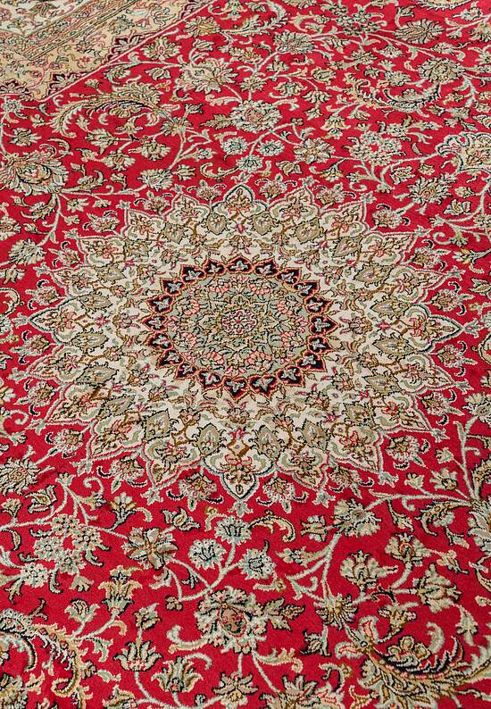 Шелковый ковер ручной работы 474874 Red