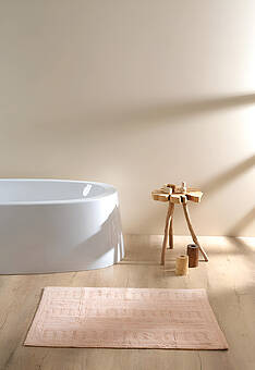 коврик для ванной в интерьере Irya Bath Togo-Salmon